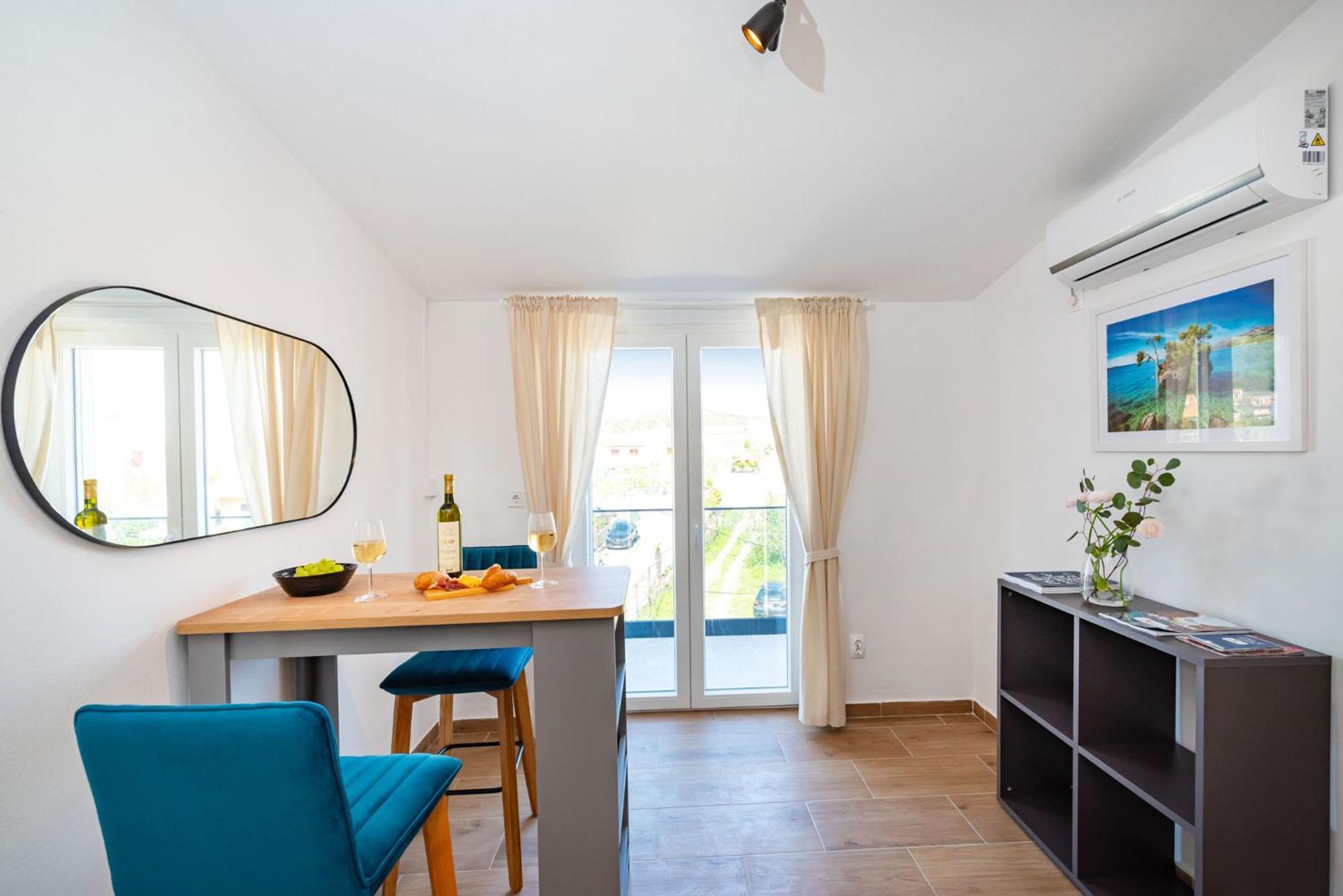 Apartments Lucija Mari Tribunj  Exterior photo