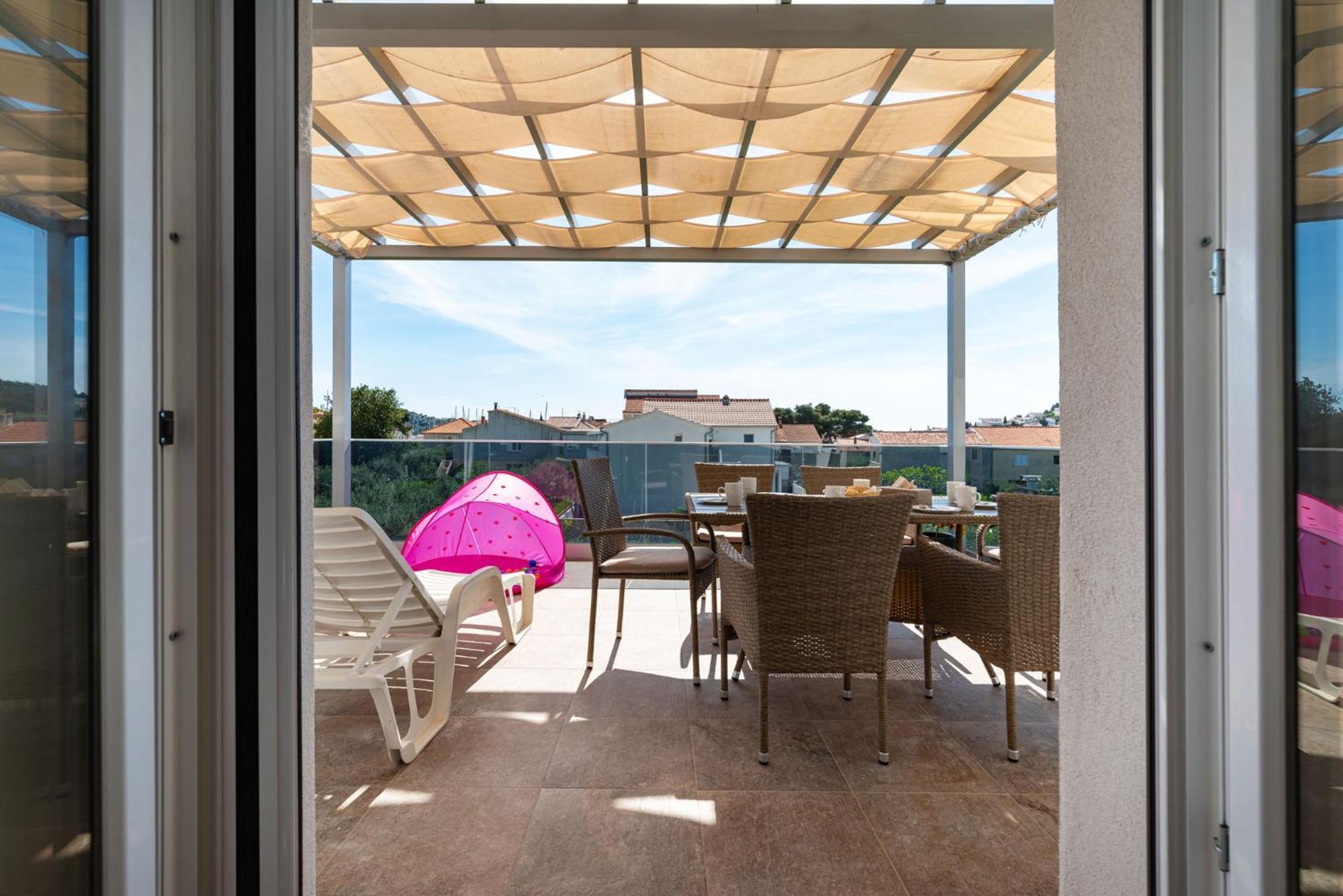 Apartments Lucija Mari Tribunj  Exterior photo
